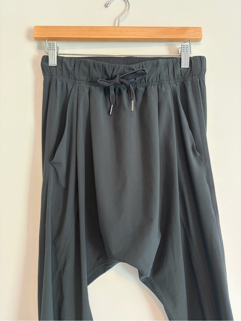 Lululemon Modern Tranquil Black Harem  Pants size 6 - Picture 4 of 14